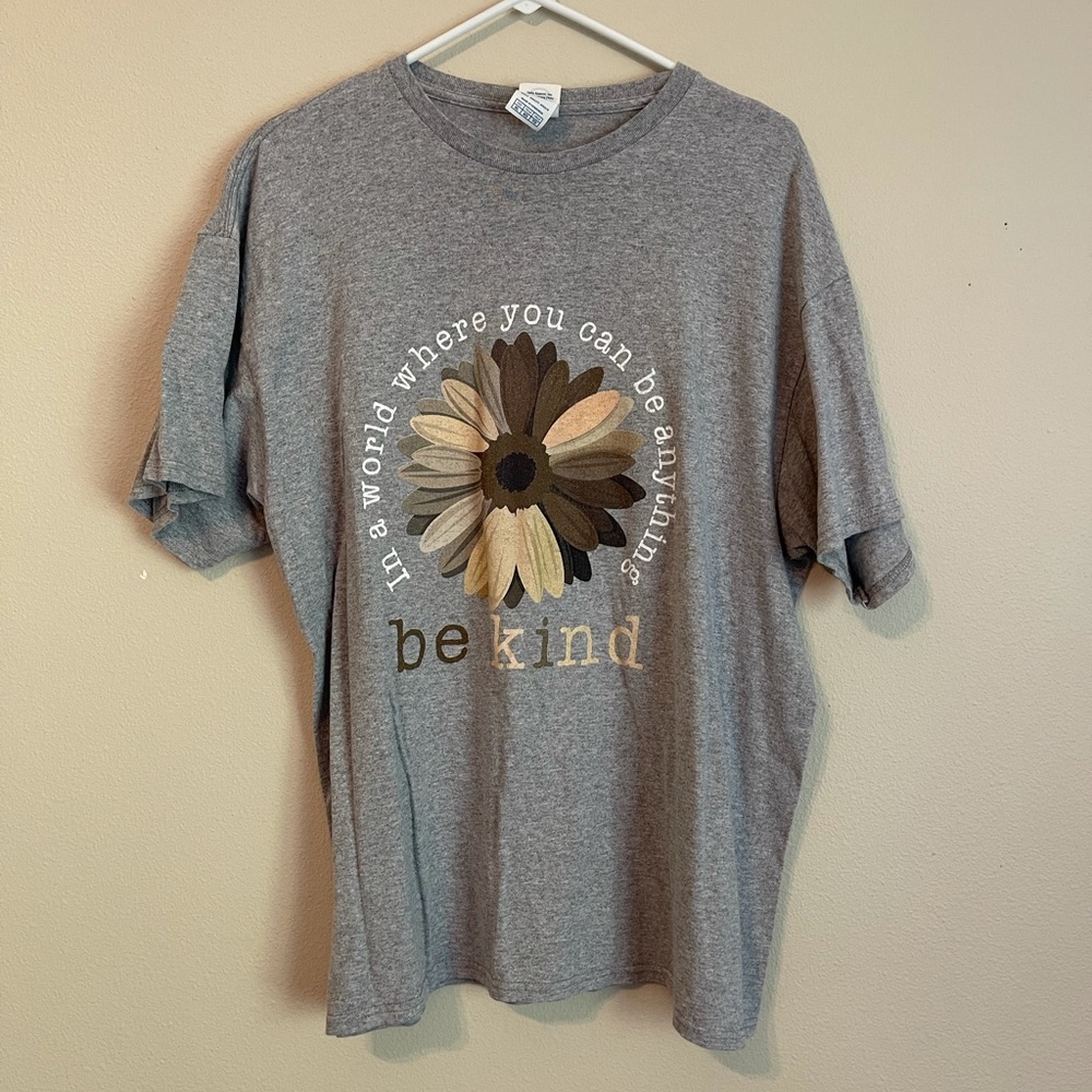 Women’s Short Sleeve Graphic T-Shirt Size XL